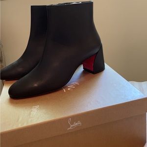 Christian Louboutin Paris
Black Leather Boots TURELA
Red Bottoms 38 NEW IN BOX